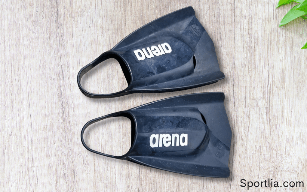 Arena Open Water Training Fins on The Table