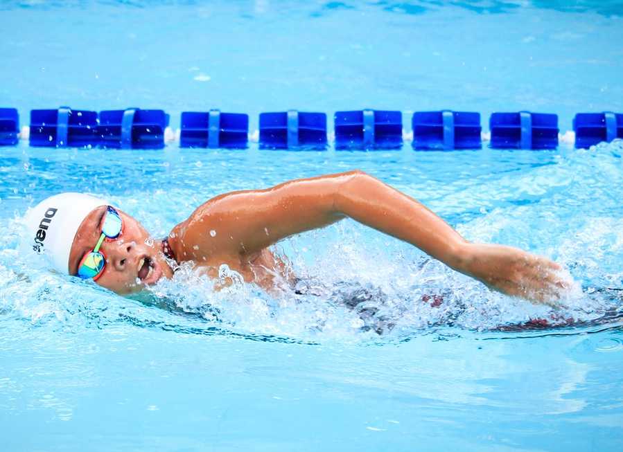 Latex Vs Silicone Swim Caps [Ultimate Comparison] Sportlia